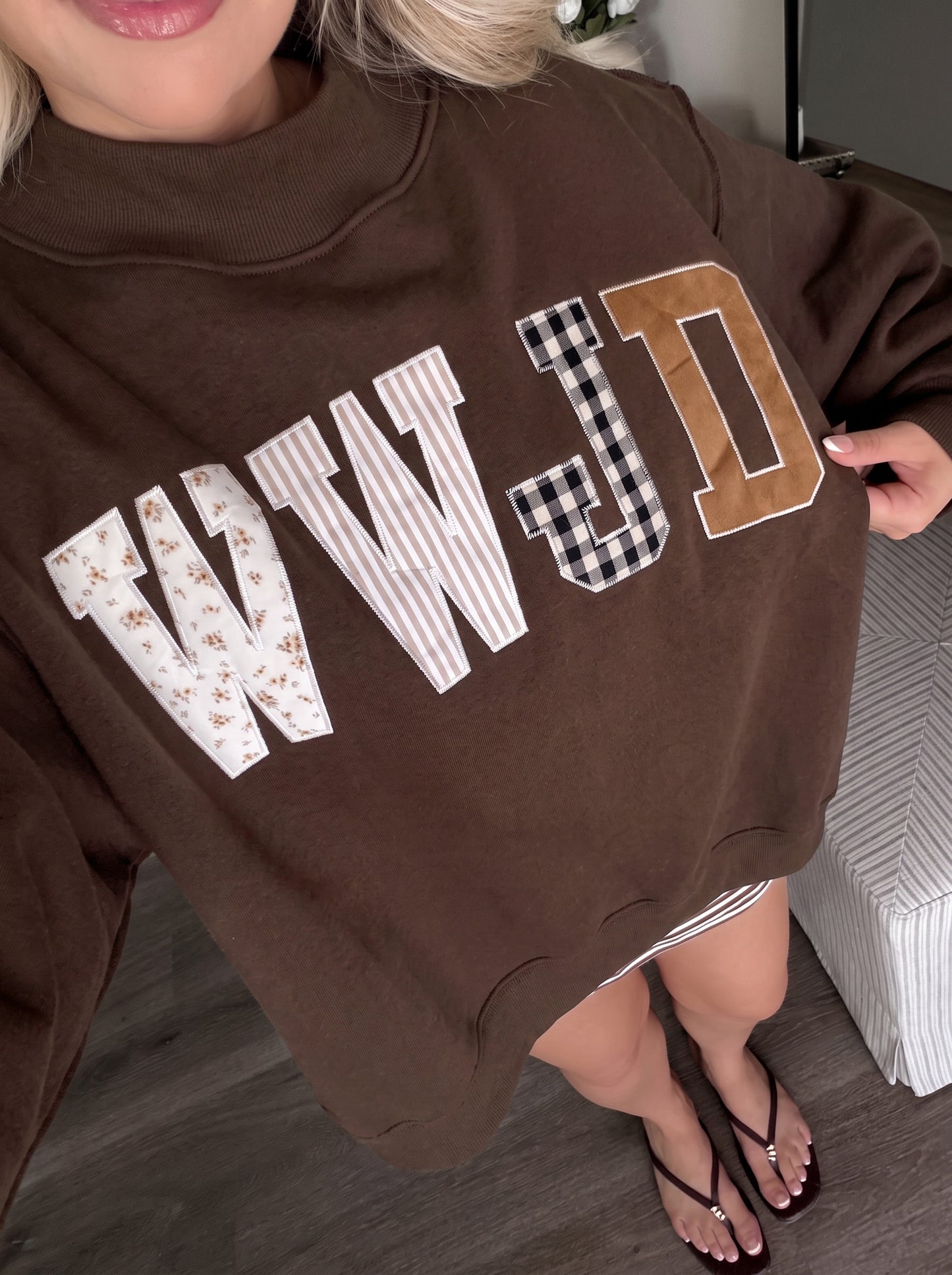 Gray WWJD Mixed Pattern Embroidered Patch Graphic Mock Neck Sweatshirt